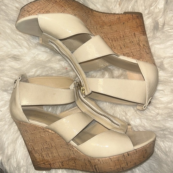 Michael Kors wedges sandals in a size 9 women’s. - Picture 4 of 7